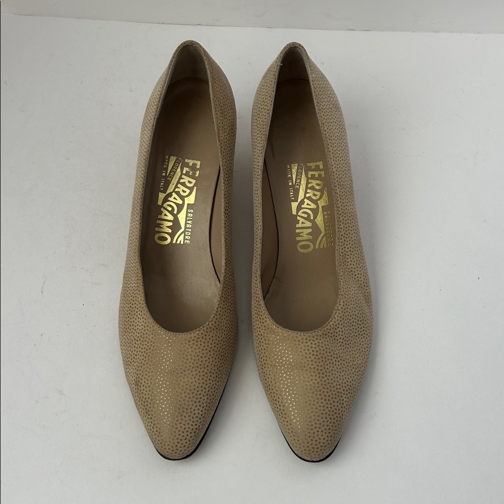 Salvatore Ferragamo Vintage Heels Beige Gold 7 B